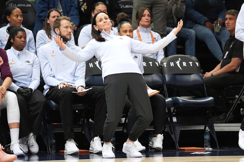 Toronto Tempo head coach Sandy Brondello reacts after a 3-point shot made by Minnesota Lynx guard Kayla McBride during the first half of a WNBA basketball game Thursday, May 21, 2026, in Minneapolis. (AP Photo/Abbie Parr).